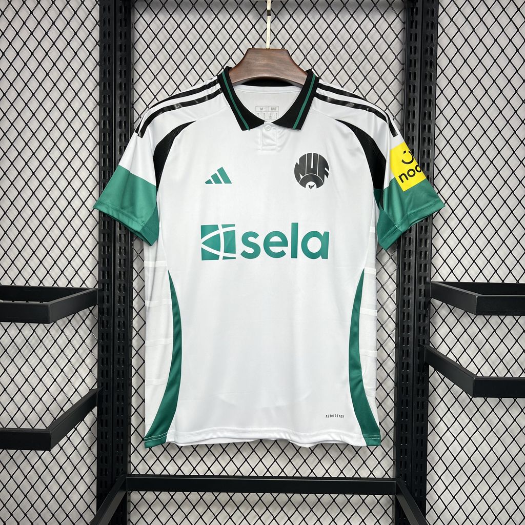 Versión del tercer jugador del Arsenal 2024/25