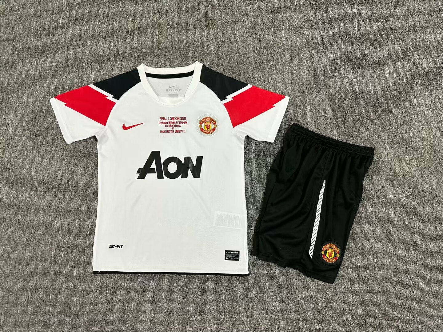 Manchester United 2010/11 Away Kids