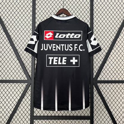 Juventus 2000/01 Training Kit