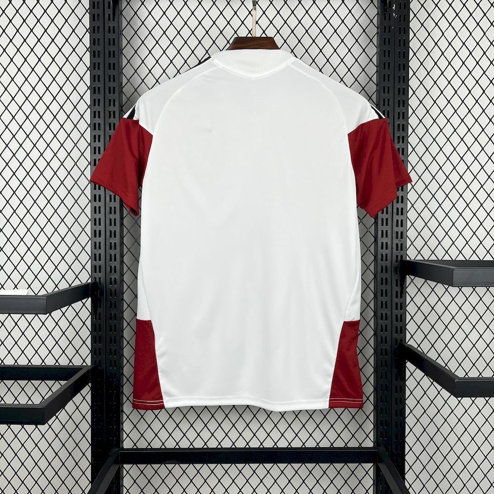 Versión del tercer jugador del Bayern Munich 2024/25